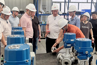 Executives from Eastern European Gas Giant Visit BJVP, Praise China’s Intelligent Lubricant Blending Technology